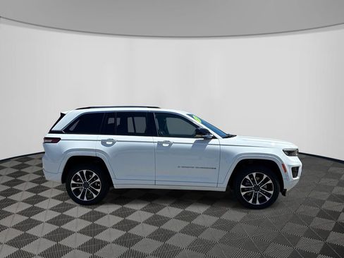 Used 2023 Jeep Grand Cherokee Overland w/ Luxury Tech Group IV AWD/4WD image 8