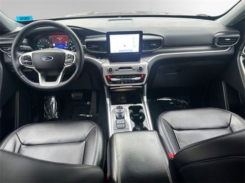 Used 2022 Ford Explorer XLT w/ Equipment Group 202A image 10