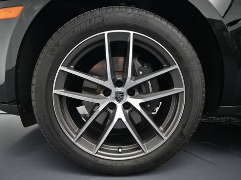 Certified 2026 Porsche Macan AWD/4WD image 32