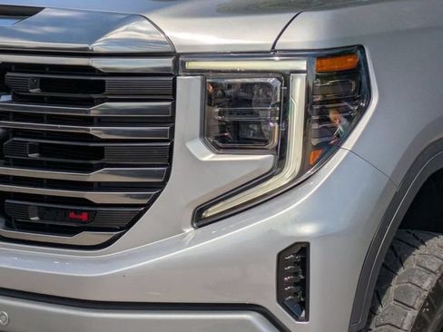 Used 2024 GMC Sierra 1500 AT4 w/ Technology Package AWD/4WD image 10
