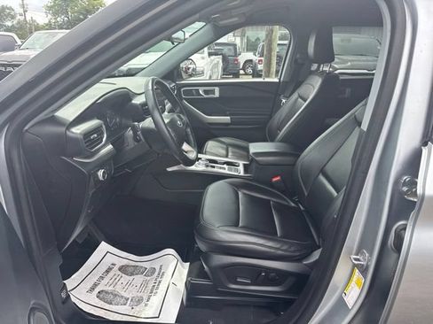 Used 2022 Ford Explorer XLT w/ Equipment Group 202A RWD image 10