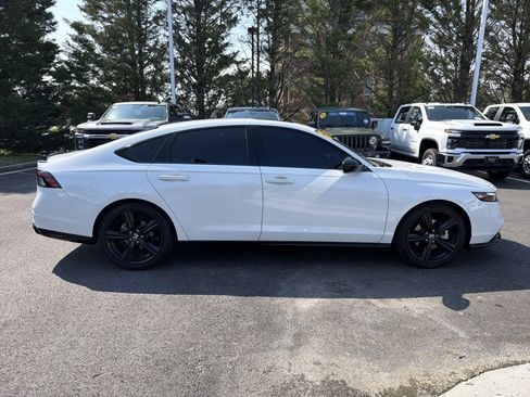 Used 2024 Honda Accord Sport image 11