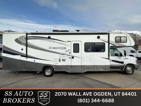 Used 2016 Ford E-450 and Econoline 450 Super Duty w/ Motorhome Prep Package image 1