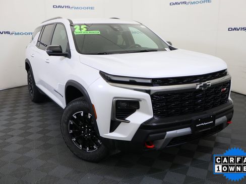 Used 2025 Chevrolet Traverse Z71 w/ Driver Confidence Package image 2