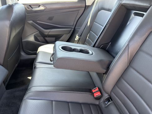 Used 2024 Volkswagen Jetta SE FWD image 18