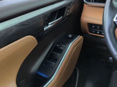 Used 2021 Toyota Highlander Platinum image 17