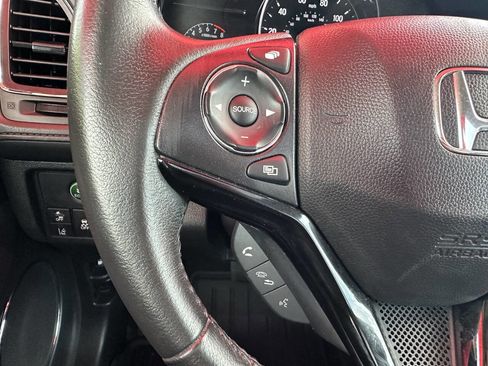 Used 2020 Honda HR-V Touring image 32
