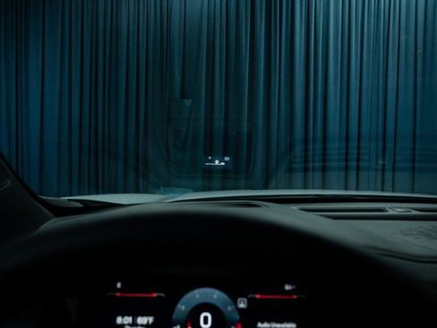 Used 2024 GMC Acadia AT4 w/ Luxury Package image 18