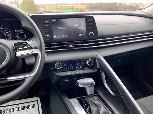 Used 2023 Hyundai Elantra SEL image 11