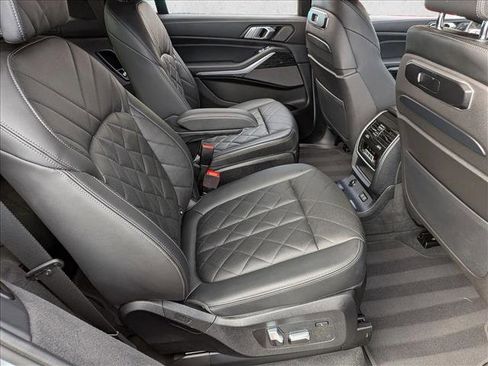 Used 2023 BMW X7 xDrive40i w/ M Sport Package image 22