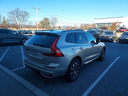 Used 2024 Volvo XC60 B5 Core w/ Climate Package image 5