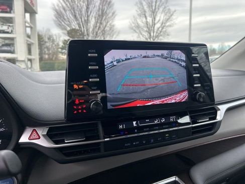 Used 2024 Toyota Sienna LE image 23