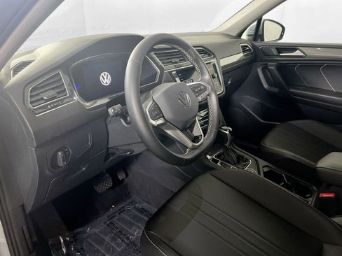 Used 2022 Volkswagen Tiguan SE AWD/4WD image 9