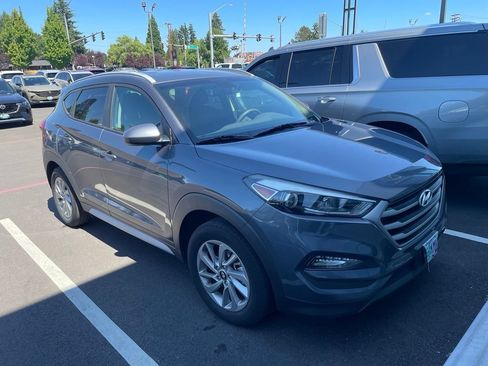 Used 2017 Hyundai Tucson SE w/ SE Popular Package 02 AWD/4WD image 2