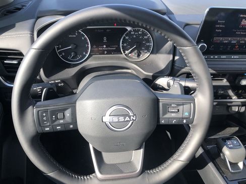 Used 2025 Nissan Rogue SV image 16