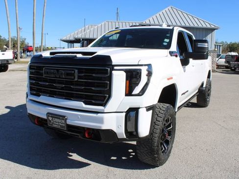 Used 2024 GMC Sierra 2500 AT4 w/ AT4 Premium Plus Package image 3