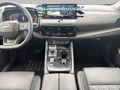 Used 2025 Nissan Rogue Platinum image 24