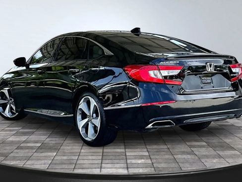 Used 2018 Honda Accord Touring image 4