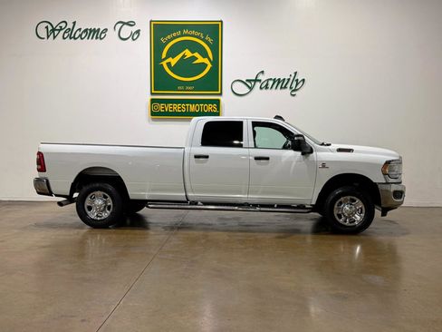 Used 2023 RAM 3500 Tradesman w/ Towing Technology Group AWD/4WD image 9