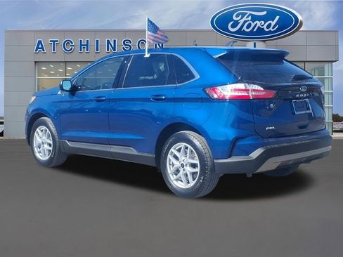 Used 2024 Ford Edge SEL w/ Convenience Package image 3