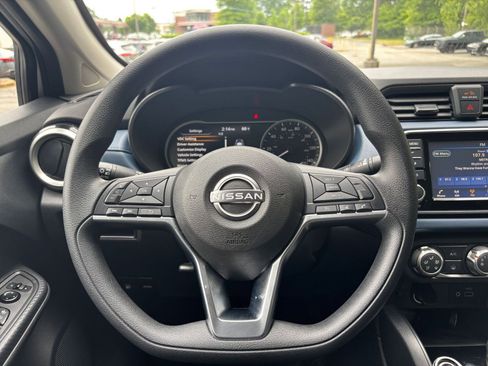 Used 2025 Nissan Versa SV FWD image 34
