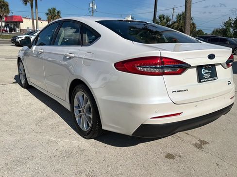Used 2020 Ford Fusion SE FWD image 3
