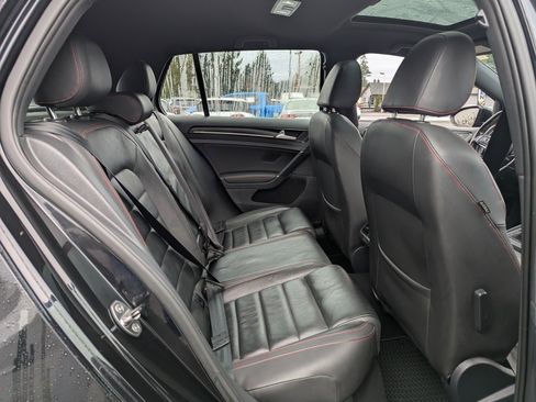 Used 2015 Volkswagen GTI SE image 31