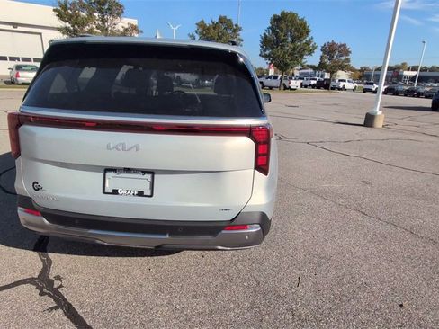Used 2025 Kia Carnival SX image 8