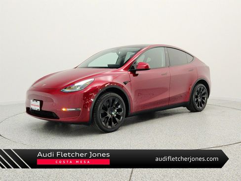Used 2024 Tesla Model Y Long Range AWD/4WD image 1