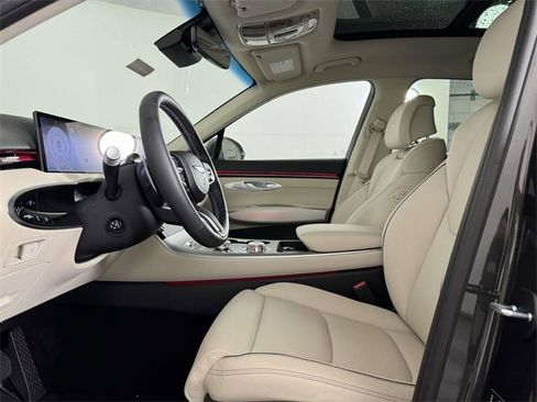 New 2026 Genesis GV70 2.5T Advanced image 4