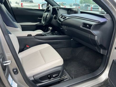 Used 2022 Lexus UX 250h w/ Premium Package image 12