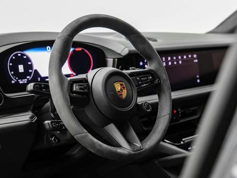 Used 2025 Porsche Cayenne GTS AWD/4WD image 19