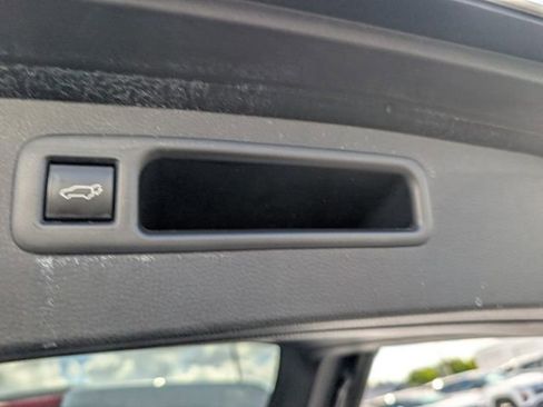 Used 2023 Toyota Highlander XLE FWD image 11