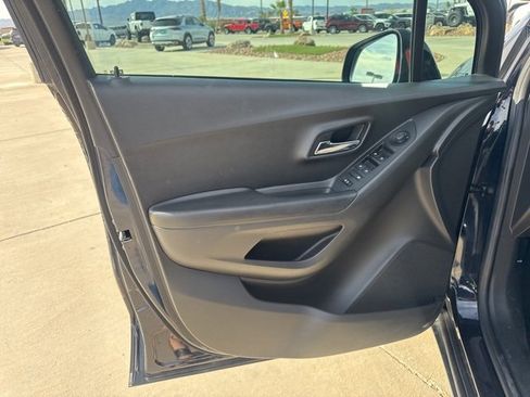 Used 2021 Chevrolet Trax LS w/ Tint and Cruise Package image 17