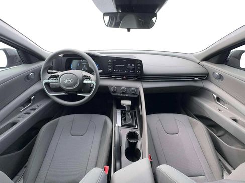 New 2026 Hyundai Elantra SE FWD image 13
