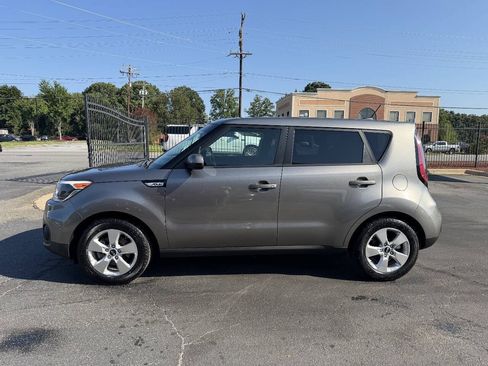Used 2017 Kia Soul w/ Convenience Package FWD image 8