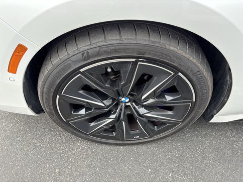 Used 2023 BMW 760i xDrive w/ Executive Package image 36