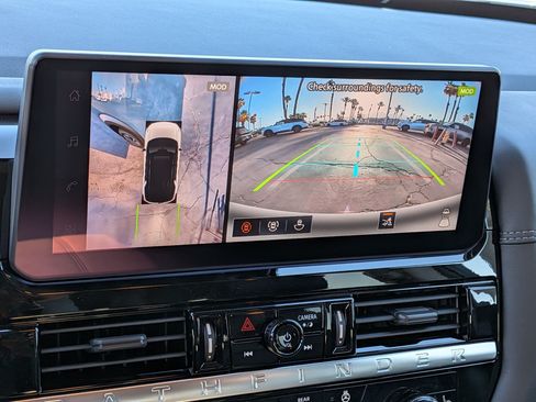 New 2026 Nissan Pathfinder Platinum FWD image 17