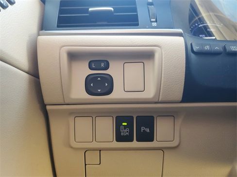 Used 2013 Lexus ES 300h image 28