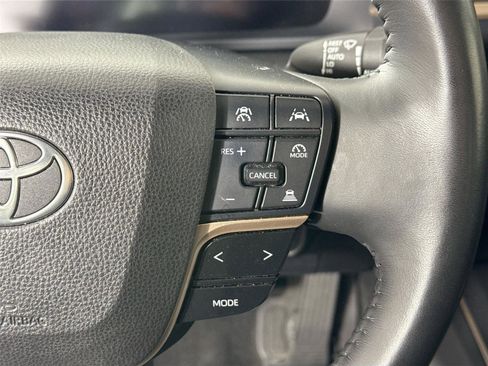 Certified 2023 Toyota Crown Limited image 20