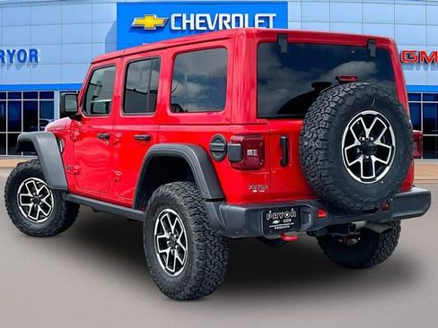 Used 2025 Jeep Wrangler Unlimited Rubicon AWD/4WD image 4