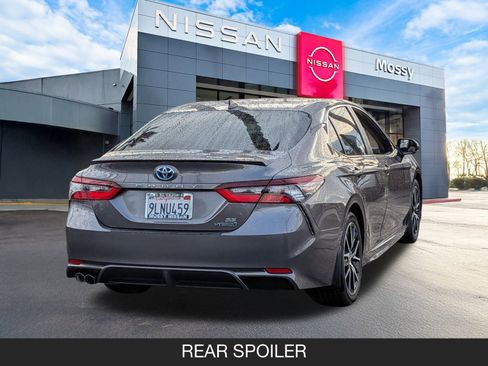 Used 2024 Toyota Camry SE image 9