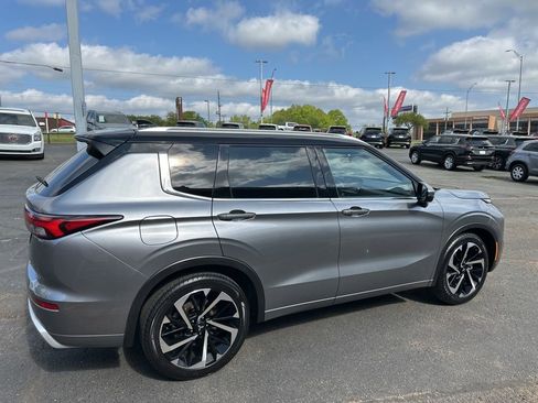 Used 2023 Mitsubishi Outlander SEL image 3