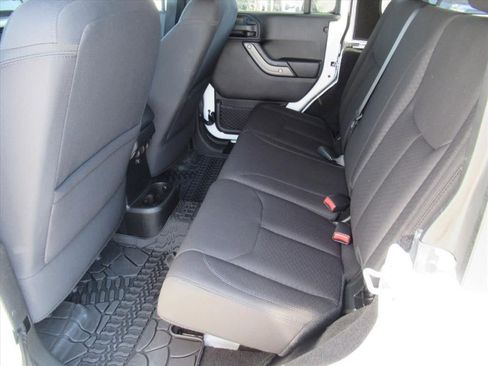 Used 2018 Jeep Wrangler Unlimited Sport S image 26