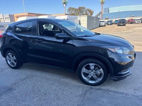 Used 2018 Honda HR-V LX image 3