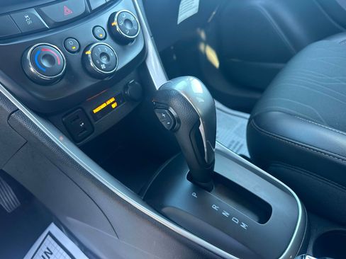 Certified 2022 Chevrolet Trax LT w/ LT Convenience Package image 14