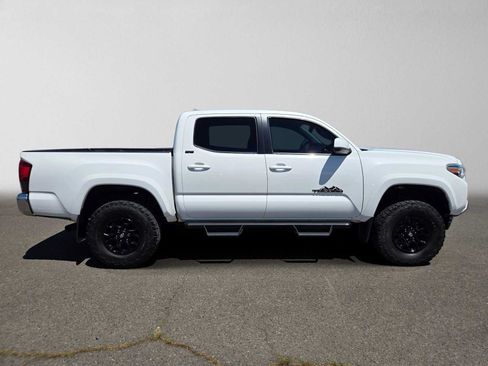 Certified 2021 Toyota Tacoma SR5 AWD/4WD image 2