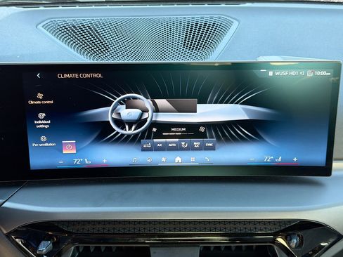 Used 2025 BMW 230i Coupe w/ Convenience Package image 33