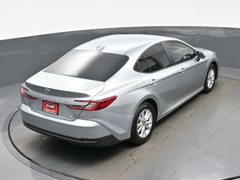 Used 2025 Toyota Camry LE image 39