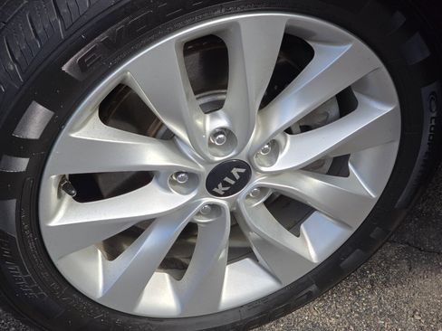 Used 2018 Kia Optima S image 14